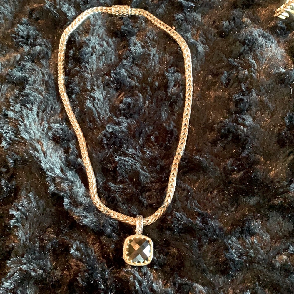 Magnetic silver tone necklace with dark green pendant 16”